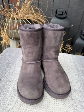 UGG Short Shearling Boots - Plum color~